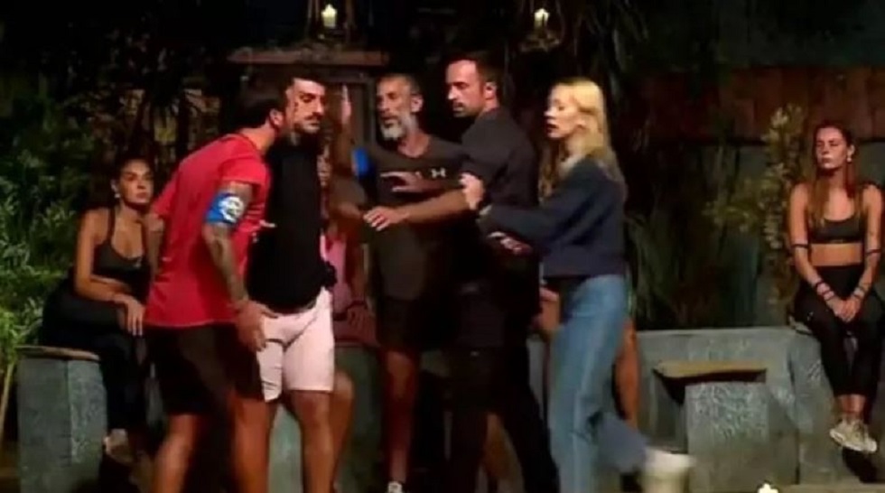 «Μακελειό» στο «Survivor»: Παίκτες πιάστηκαν στα χέρια και αποβλήθηκαν (vid)