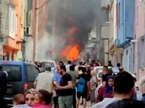 Τουρκία: Δύο νεκροί από πτώση εκπαιδευτικού αεροσκάφους σε κατοικημένη περιοχή