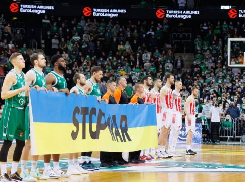 Γουάιτ: «Μας είπαν να μην αγγίξουμε το πανό για την ειρήνη»