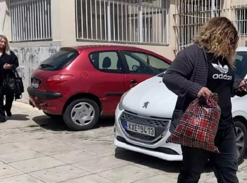 Ρούλα Πισπιρίγκου: Επίσκεψη στις φυλακές Κορυδαλλού από τη μητέρα και την αδερφή της (pics)