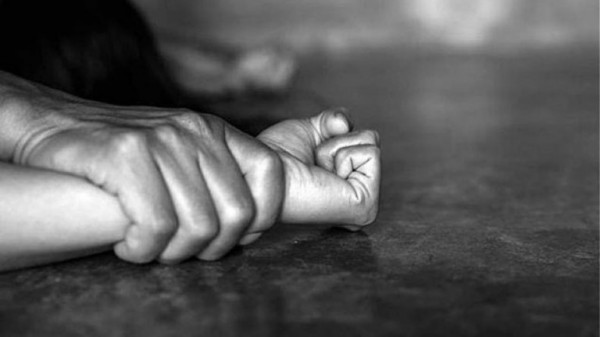 Σοκ στη Χαλκιδική: 19χρονη κατήγγειλε τον βιασμό της σε παραλία μέρα μεσημέρι – Με άδεια από τις φυλακές ο φερόμενος ως δράστης