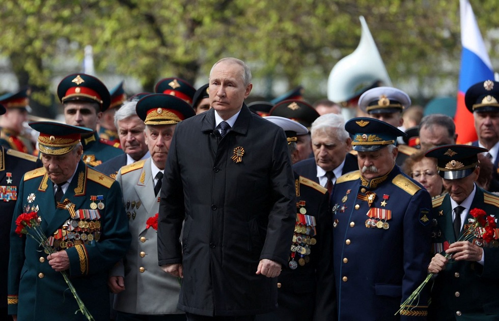 Πούτιν: Το μόνο που του απομένει είναι «η αηδιαστική λατρεία της νίκης» – Θα αρνηθούν οι Ρώσοι το «όπιο των μαζών»;