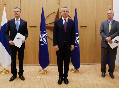 Φινλανδία και Σουηδία στο κατώφλι του ΝΑΤΟ: Αυξημένη ασφάλεια ή μεγαλύτερη απειλή για την ειρήνη;