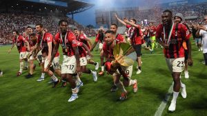 Foto strepitosa: i tifosi milanisti danno uno schiaffo in faccia ai milanisti - Cos'è successo (Vid)