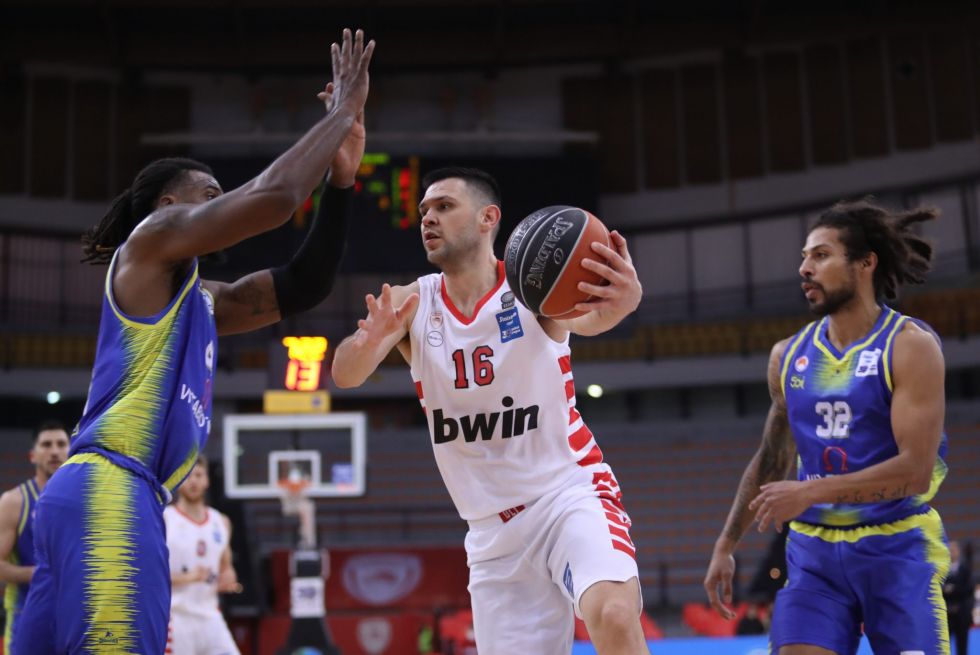 LIVE: Ολυμπιακός – Περιστέρι 79-67 (Τελικό)