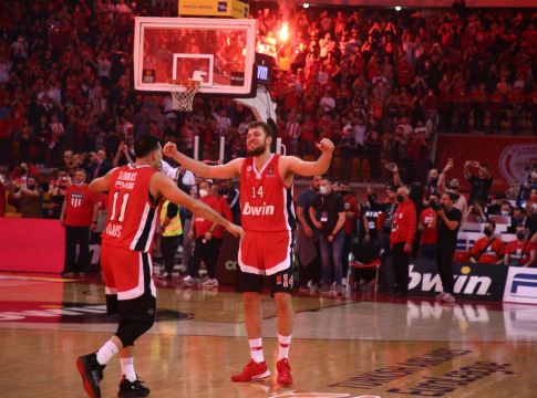 Η παρακάμερα από τον θρίαμβο στο ΣΕΦ (vid)