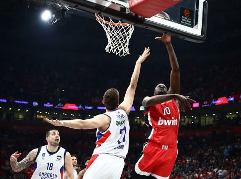 LIVE: Ολυμπιακός – Αναντολού Εφές 74-77 (Τελικό)