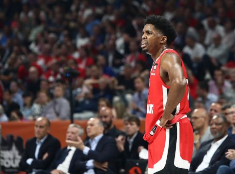 Ανησυχία με ΜακΚίσικ στον Ολυμπιακό – Αποχώρησε με πρόβλημα στον αχίλλειο