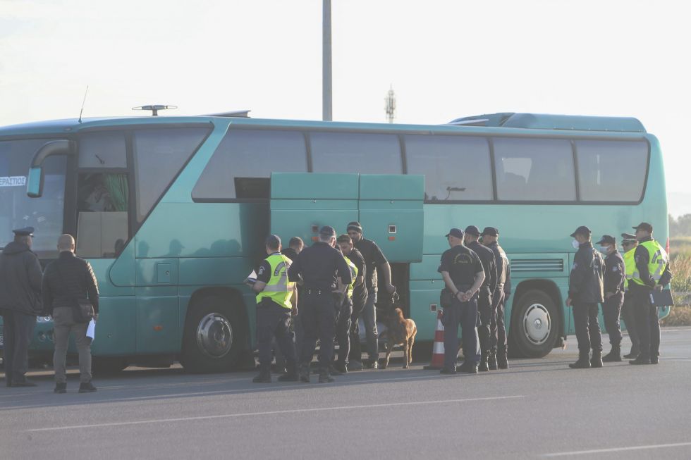 ΠΑΟΚ: Πρόβλημα με ένα από τα λεωφορεία, «έμεινε» λίγο πριν από την Λαμία