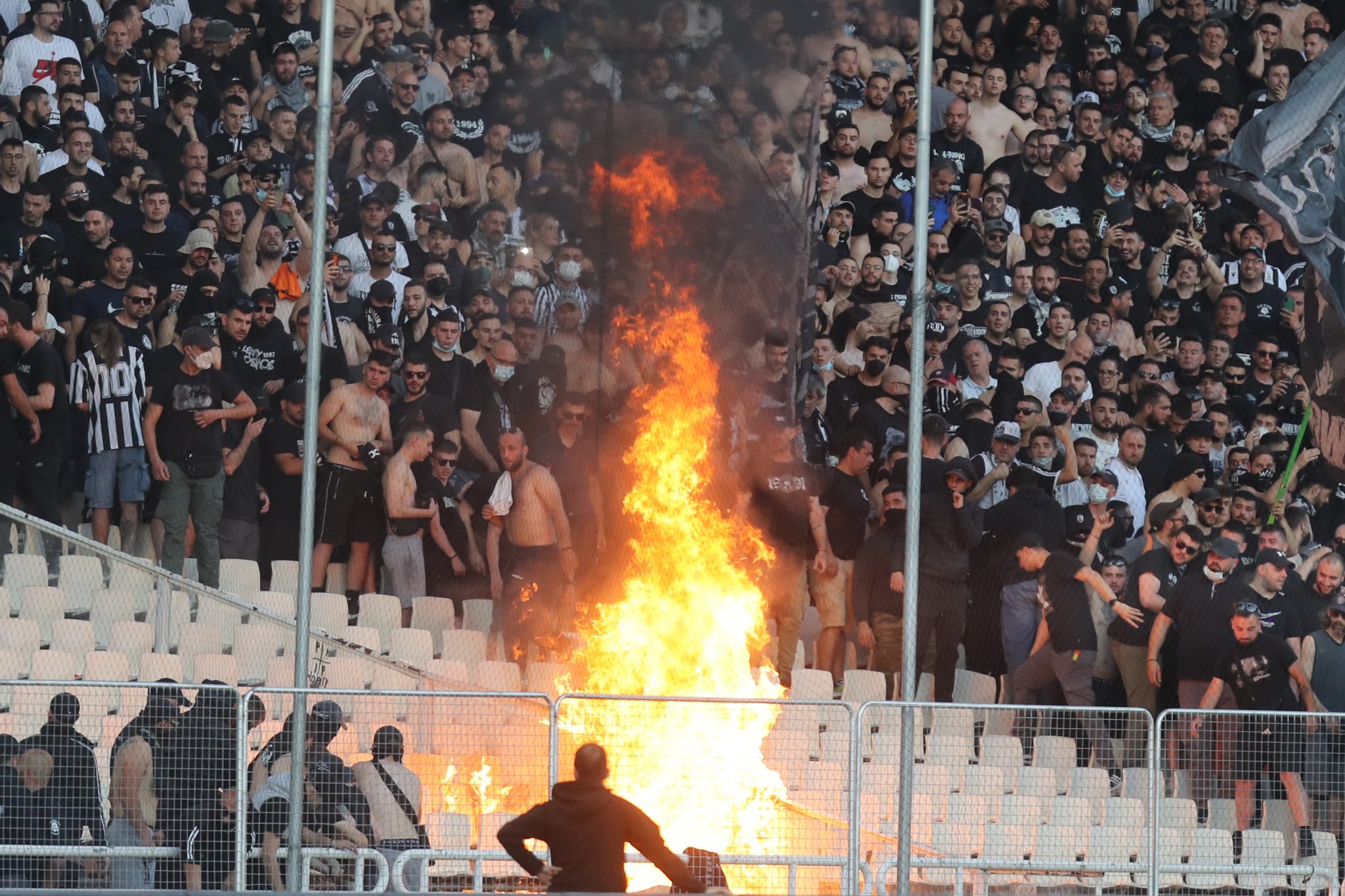 Τελικός Κυπέλλου: Στο αυτόφωρο οι συλληφθέντες, έρευνες για την ταυτοποίηση και άλλων (vid)