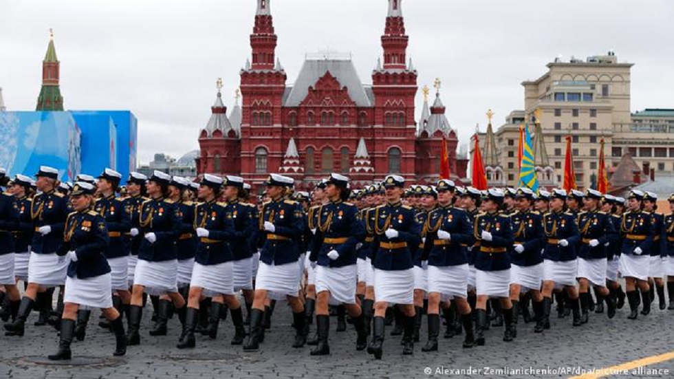 Ρωσία: Όλα έτοιμα στην Κόκκινη Πλατεία – Παρέλαση από 11.000 στρατιώτες, σε σχήμα «Ζ» θα πετάξουν τα πολεμικά αεροσκάφη