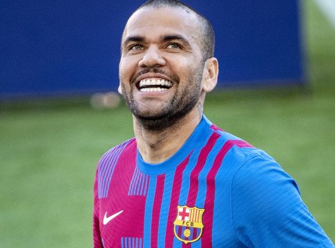 Αποχαιρέτησε την Μπαρτσελόνα ο Άλβες: «Ελπίζω να μην σας λείψει η τρέλα μου» (vid)