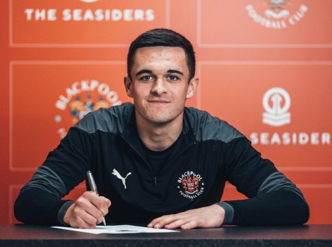 Ο Τζέικ Ντάνιελς δήλωσε ανοιχτά πως είναι gay και όλος ο ποδοσφαιρικός πλανήτης υποκλίθηκε (pics)