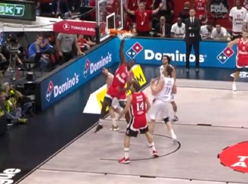 Ολυμπιακός: Πάσα Βεζένκοφ, κάρφωμα από τον Φαλ (vid)