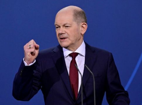 Σολτς: Ανησυχεί για κλιμάκωση του πολέμου – «Ο Πούτιν θέλει να υποτάξει την Ουκρανία»