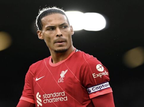 Η Λίβερπουλ απέρριψε πρόταση 100 εκατ. ευρώ από την Αλ Νασρ για τον Φαν Ντάικ