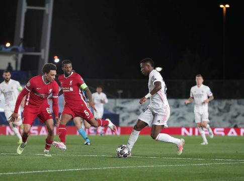 Γιατί η «μάχη» μεταξύ Βινίσιους και Αλεξάντερ Άρνολντ μπορεί να κρίνει τον τελικό του Champions League (vids)