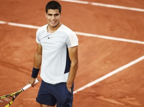 «Επέζησε» ο Αλκαράθ στον ισπανικό… μαραθώνιο