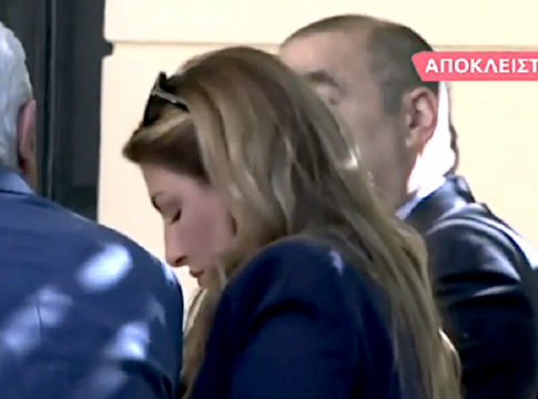 Σε κακή κατάσταση η Ελενα Παπαρίζου – Πάλι στα δικαστήρια, συνεχίζεται η ταλαιπωρία της (Pics, Vid)