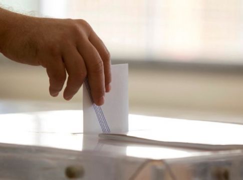 «Παρατεταμένο γκρίζο» από ακρίβεια και υποκλοπές – Κάτω από το 5% η διαφορά ΝΔ-ΣΥΡΙΖΑ