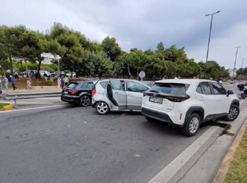 Βίντεο ντοκουμέντο από την καραμπόλα στην παραλιακή – Στους τέσσερις οι τραυματίες