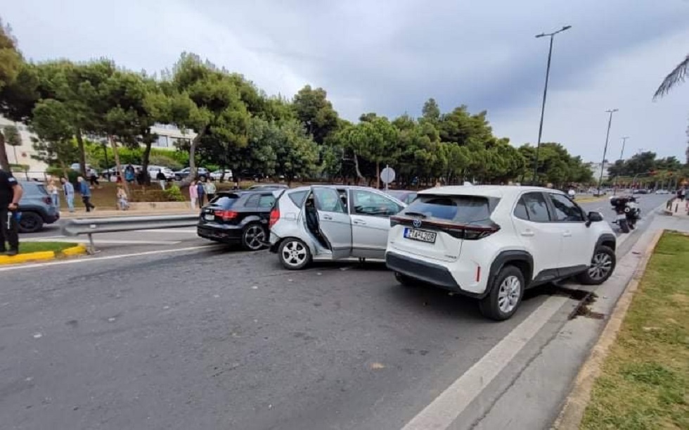 Βίντεο ντοκουμέντο από την καραμπόλα στην παραλιακή – Στους τέσσερις οι τραυματίες