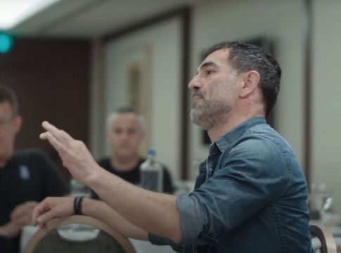 Ο Καραγκούνης επισκέφθηκε το ξενοδοχείο της Εθνικής και μίλησε στους διεθνείς (vid)