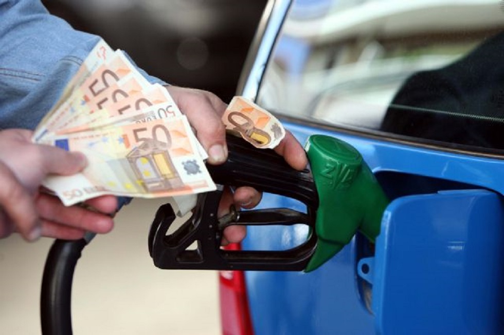 Πόσο πληρώνουν οι Ευρωπαίοι αμόλυβδη και πετρέλαιο κίνησης: Η θέση της Ελλάδας [πίνακες]