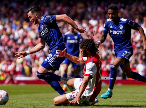 Η Λιντς έσπασε το ρεκόρ για τις περισσότερες κίτρινες κάρτες σε μία χρονιά (pic)