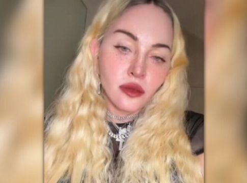 Η Μαντόνα το τερμάτισε: Γυμνή, σε στάση… ιεραποστολική! (Vid, Pics)