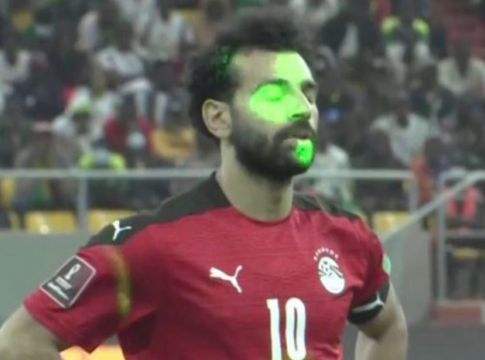 Βαρύ πρόστιμο στη Σενεγάλη για το λέιζερ που… τύφλωσε τον Σαλάχ (vid)