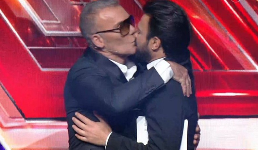 Στέλιος Ρόκκος: Τι απαντά για το φιλί με τον Αντρέα Γεωργίου στο X-Factor (vid)