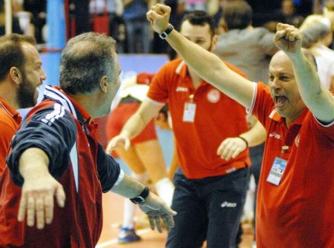 Σοκ στον Ολυμπιακό: Έφυγε από τη ζωή ο Βαγγέλης Ρούσσος