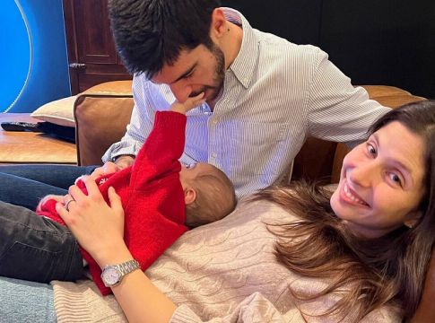 Φωτογραφία μέσα από την αίθουσα τοκετού ανέβασε η κόρη της Τσαπανίδου