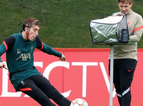 Γιατί ο Κώστας Τσιμίκας φοράει αισθητήρες στο κεφάλι – Το… μυστικό της Λίβερπουλ εν όψει τελικού (pics)