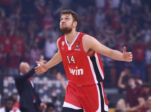 Euroleague: Στην καλύτερη πεντάδα της σεζόν ο Βεζένκοφ