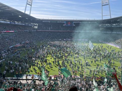Ανέβηκε στην Bundesliga η Βέρντερ, στα μπαράζ ανόδου το Αμβούργο