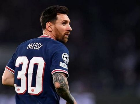 Ο Μέσι αφήνει την μπάλα και πιάνει την… υποκριτική