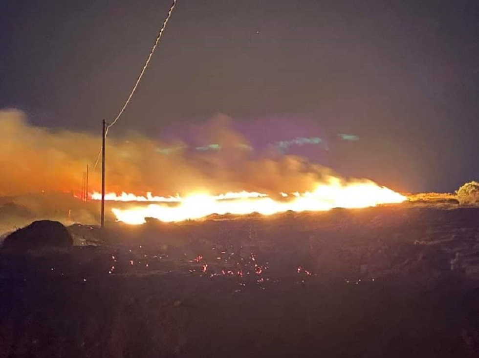 Μεγάλη φωτιά στην Πάρο: Ορατή μέχρι τη Νάξο (pics, vids)