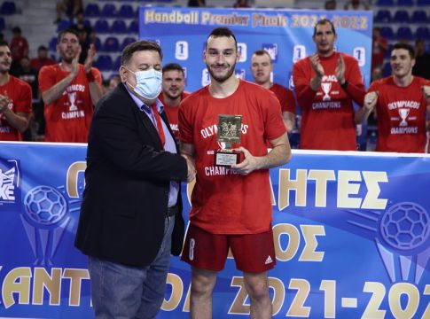 Παπαβασίλης στο «10»: «Πήραμε ένα πρωτάθλημα με όλες τις πιθανότητες εναντίον μας»