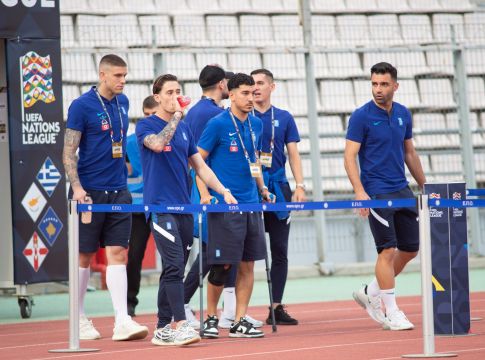 Με πατερίτσες ο Λημνιός, χειροκρότημα από τον κόσμο (pics)