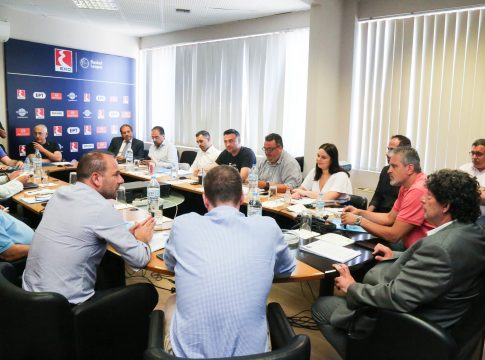 Οι ομάδες θέλουν να παραμείνουν στην ΕΡΤ με αυξημένες αποδοχές