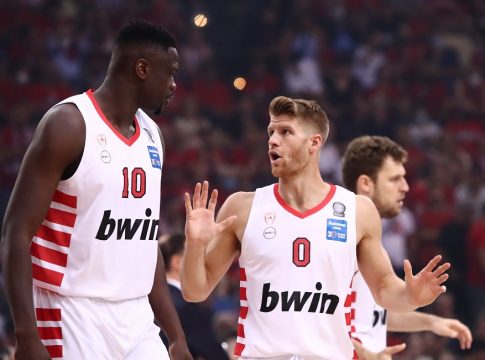 Τα συνεχόμενα τρίποντα του Γουόκαπ (vid)