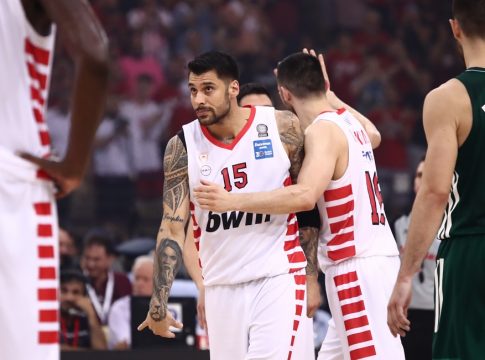 Το standing ovation στον σπουδαίο Γιώργο Πρίντεζη (pics & vid)