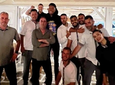 Γιάννης Αντετοκούνμπο: Ο Greek Freak συνεχίζει τις διακοπές του στην Πάρο