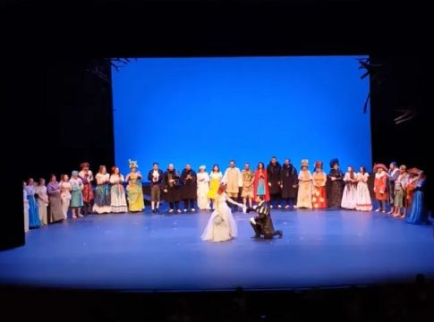 Θεσσαλονίκη: Ηθοποιός έκανε πρόταση γάμου πάνω στη σκηνή του θεάτρου