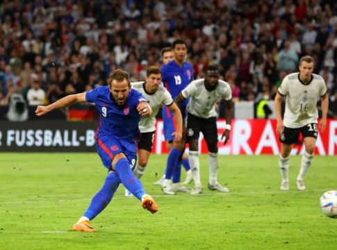Ο Κέιν έγραψε ιστορία και χάρισε βαθμό (1-1)