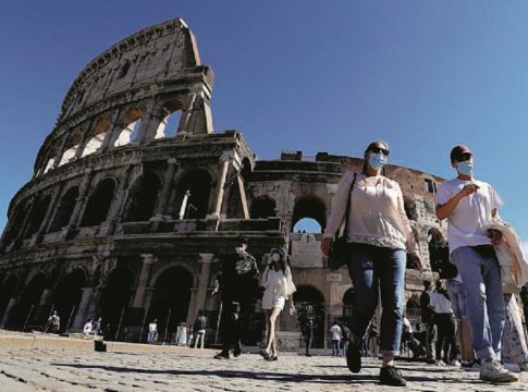 Ιταλία: Ανησυχία για το νέο κύμα πανδημίας – 50 νεκροί σε μία μέρα