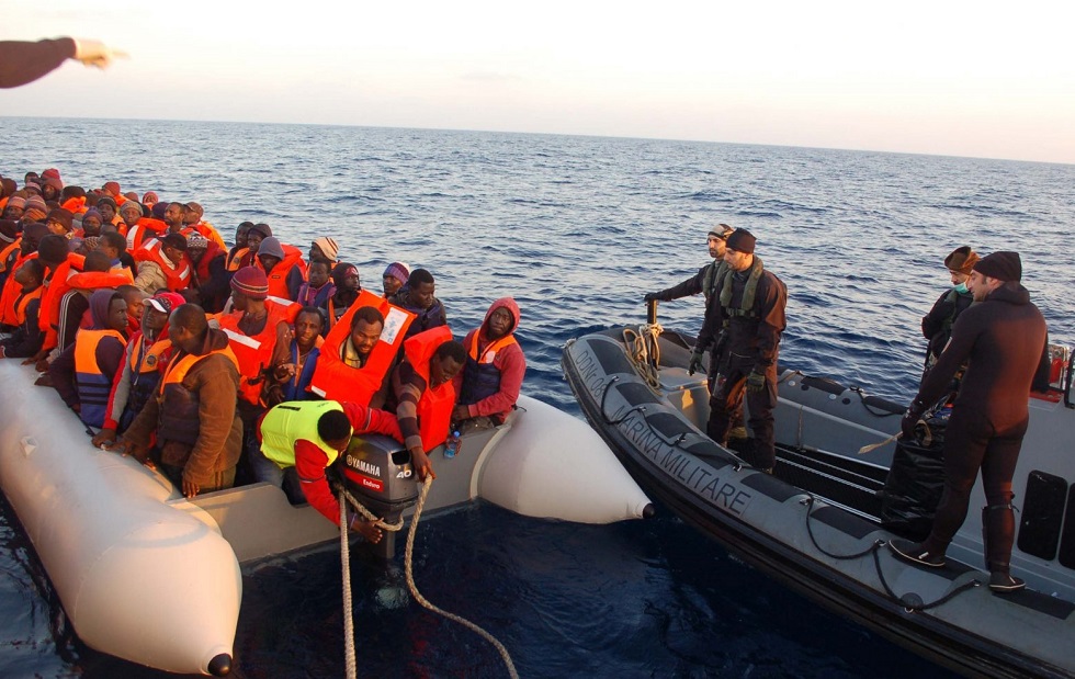 Λιβύη: Μία έγκυος έχασε τη ζωή της, 22 άνθρωποι αγνοούνται μετά τη βύθιση σκάφους με πρόσφυγες