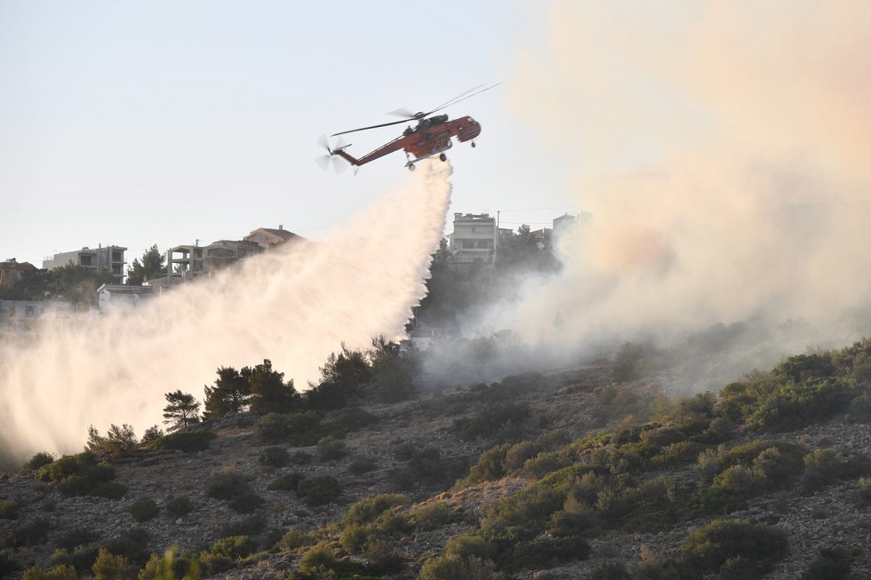 Φωτιά στη Βούλα και τη Βάρη: Γιατί επεκτάθηκε τόσο γρήγορα – Η εξήγηση του Meteo